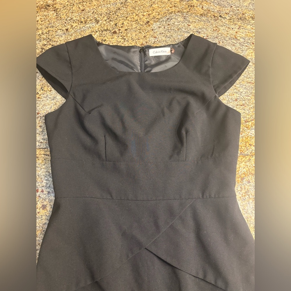 Calvin‎ Klein Black Sheath Dress Size 4 Tiered Front Cap Sleeve